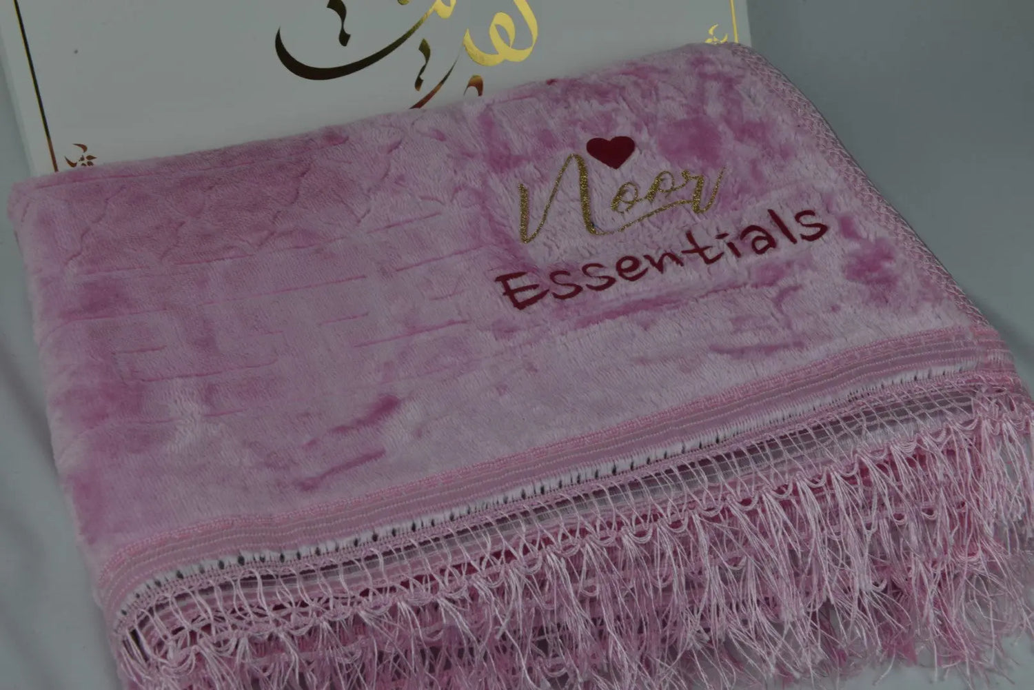 Tapis personnalisé Nour Essentials